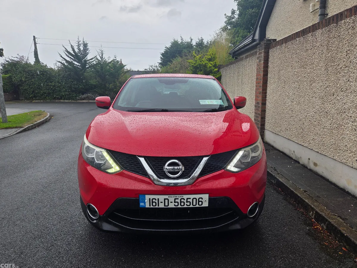 Nissan Qashqai Hatchback, Diesel, 2016, Red