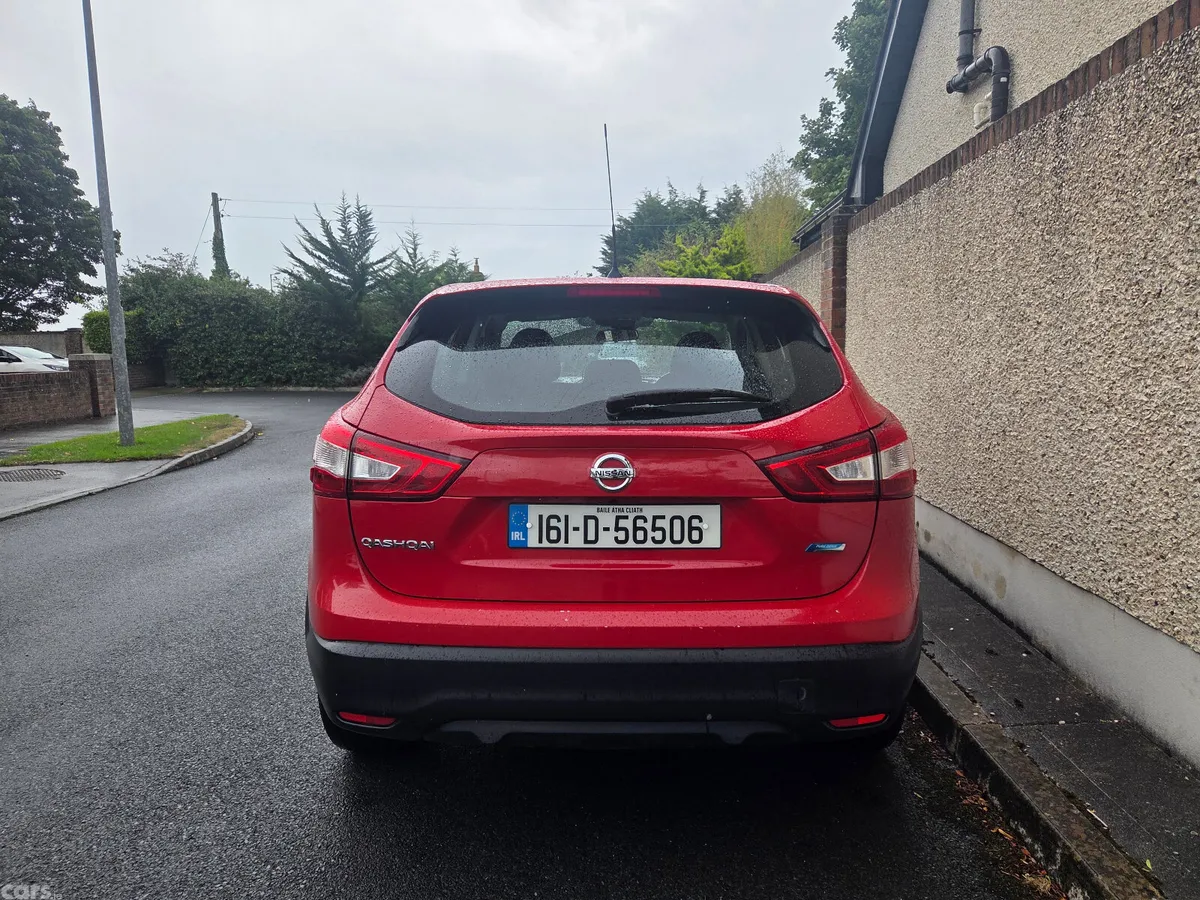 Nissan Qashqai Hatchback, Diesel, 2016, Red