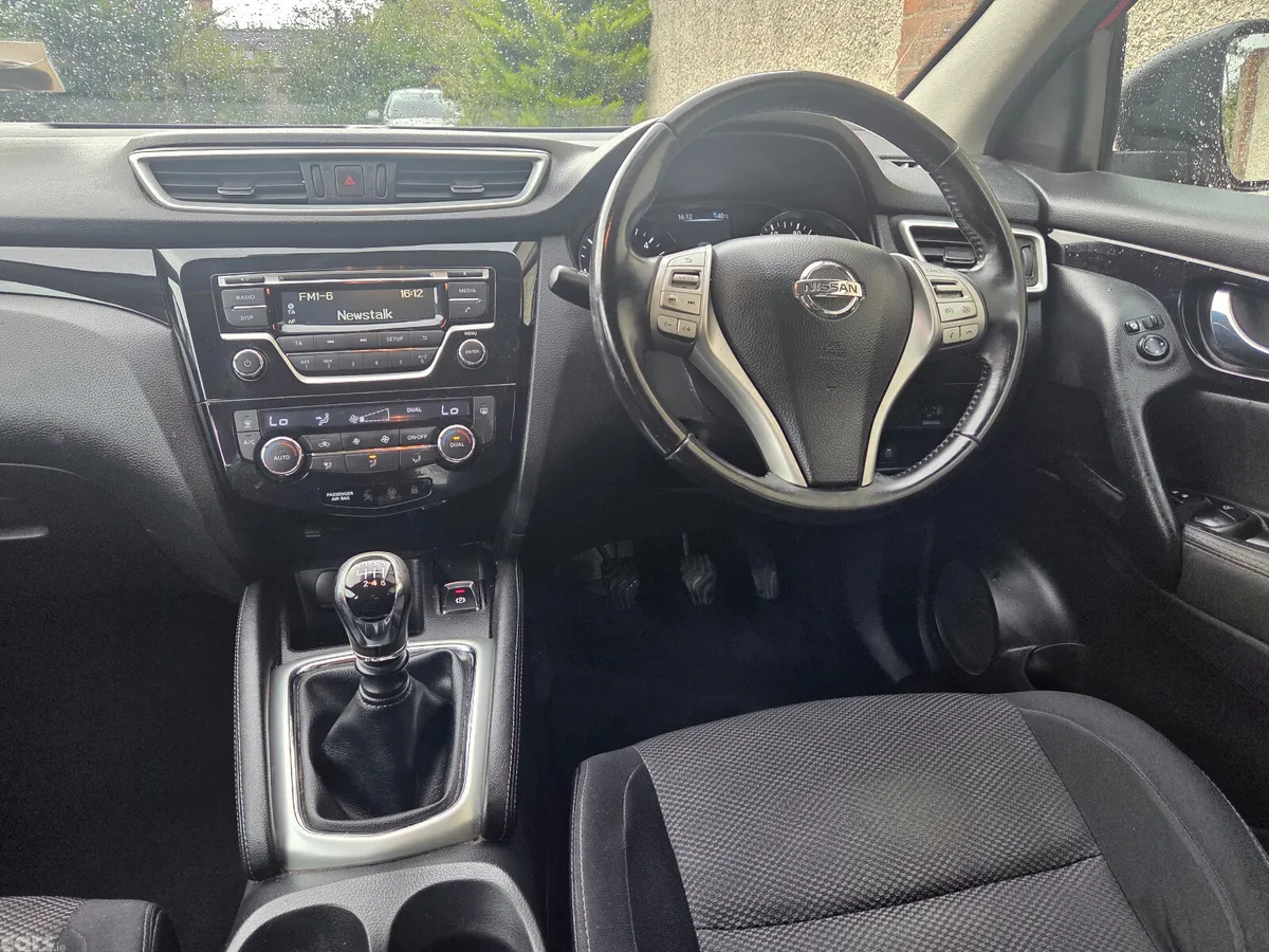Nissan Qashqai Hatchback, Diesel, 2016, Red