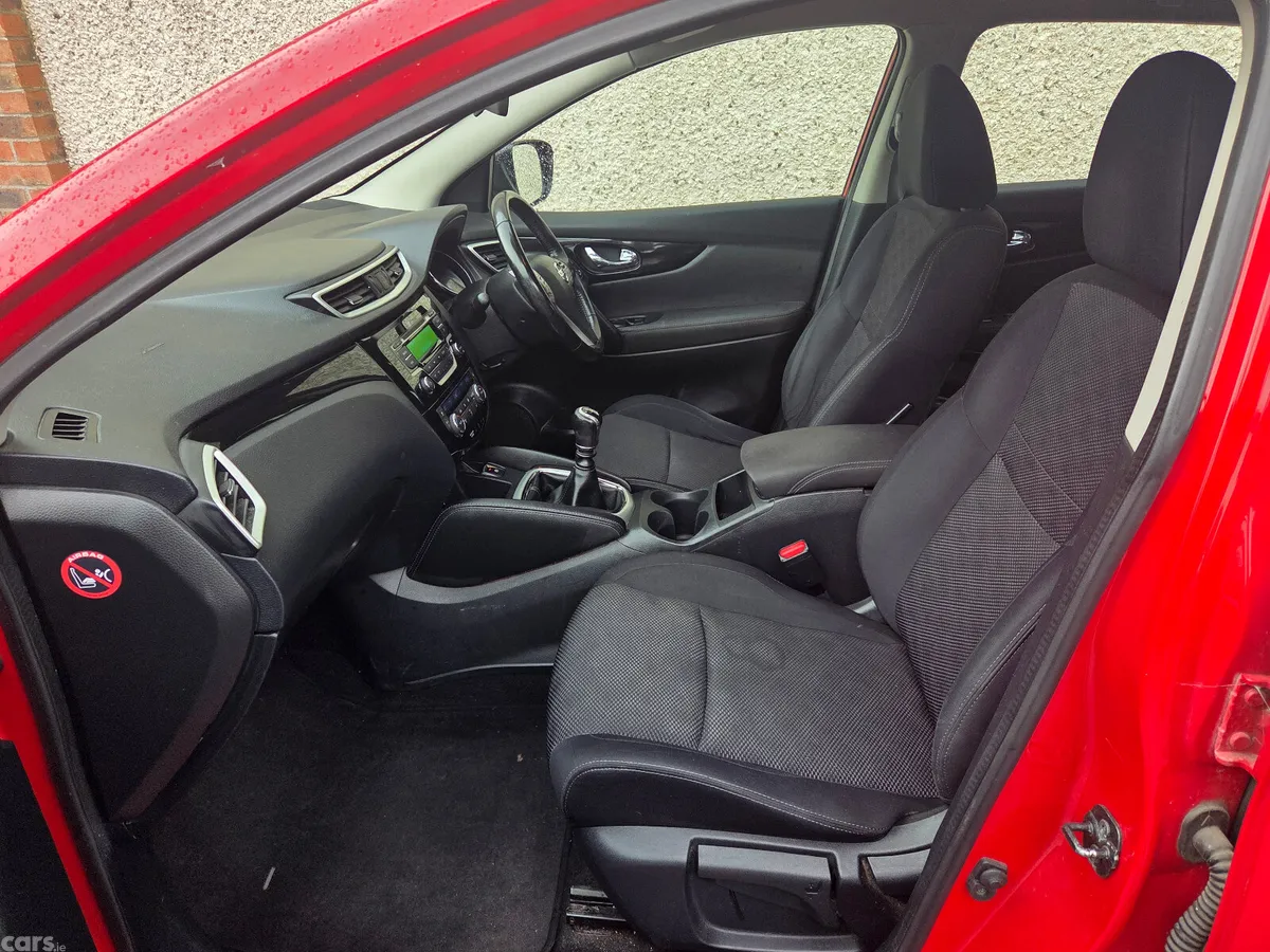 Nissan Qashqai Hatchback, Diesel, 2016, Red
