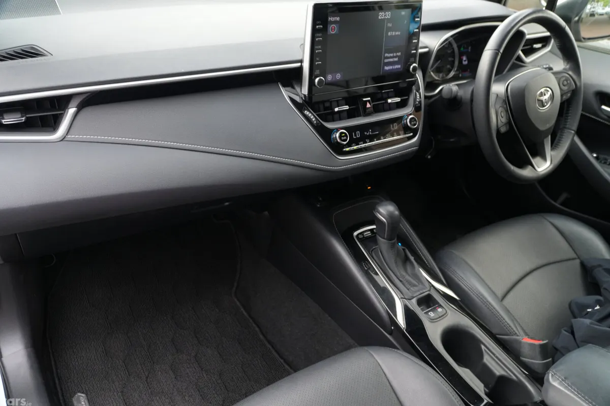 Toyota Corolla Hatchback, Petrol Hybrid, 2019, White
