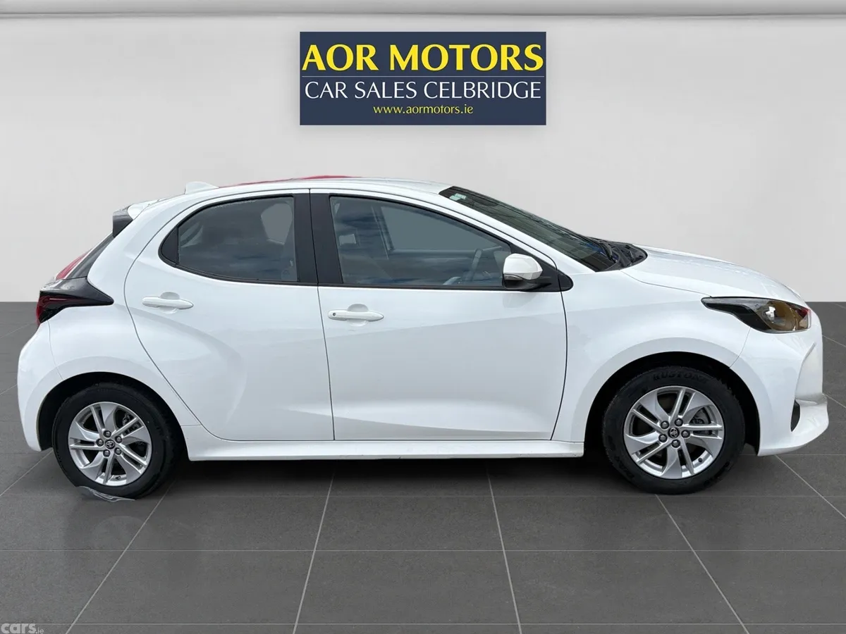 Toyota Yaris Hatchback, Petrol Hybrid, 2023, White