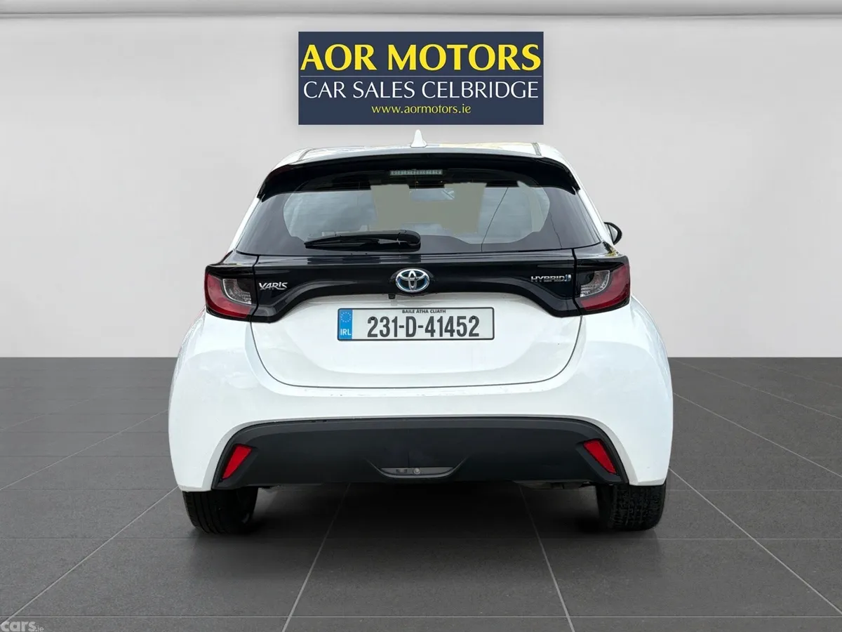 Toyota Yaris Hatchback, Petrol Hybrid, 2023, White