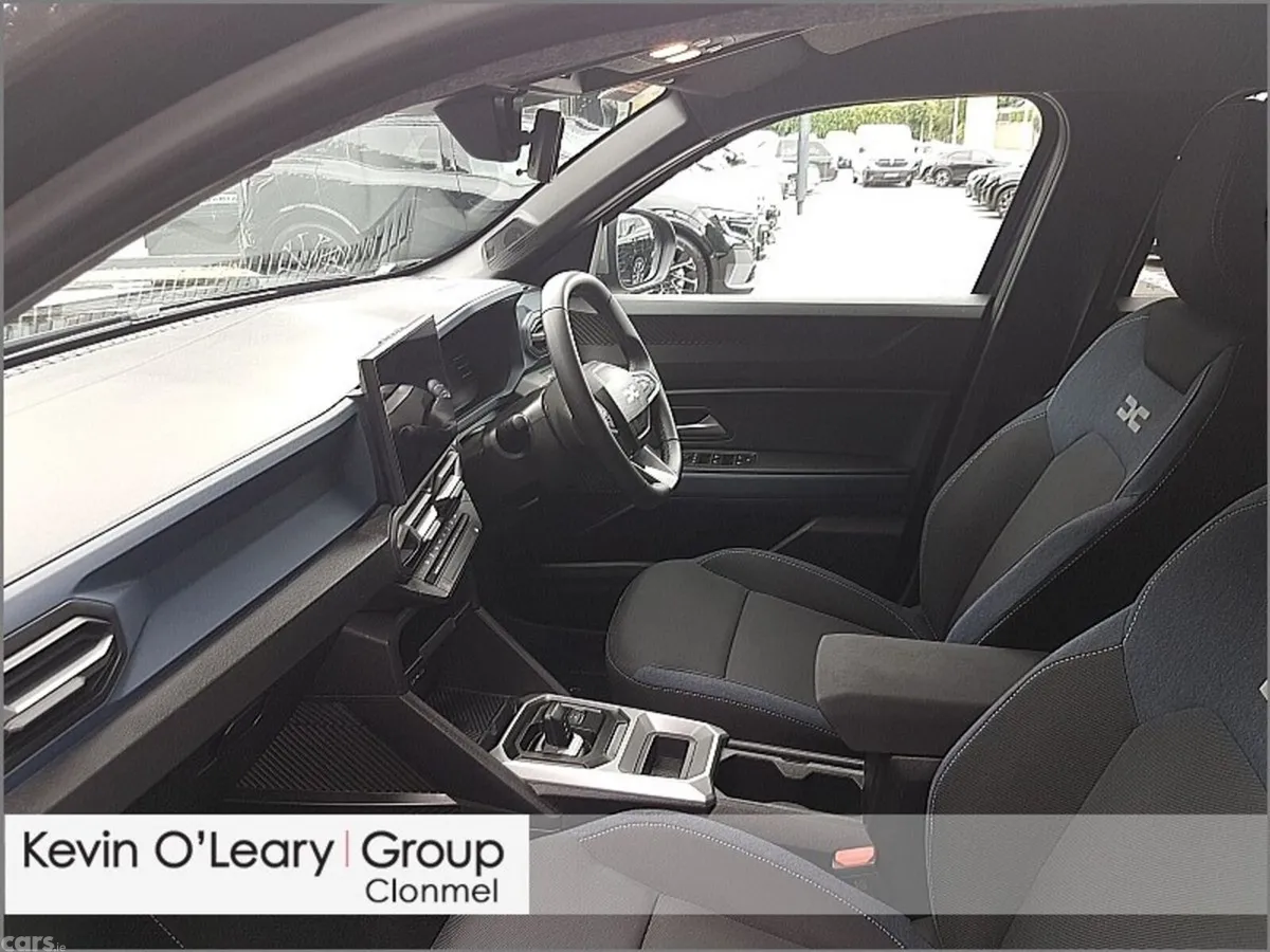 Dacia Duster SUV, Petrol Hybrid, 2025, Black