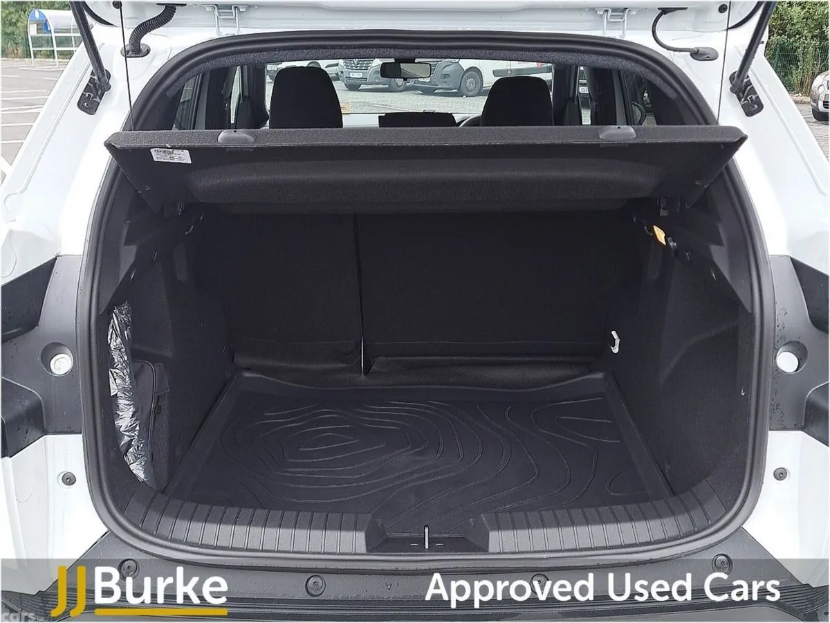 Dacia Duster SUV, Petrol Hybrid, 2026, White