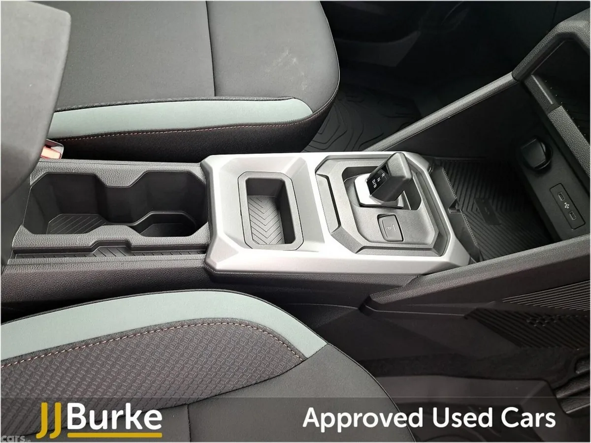 Dacia Duster SUV, Petrol Hybrid, 2026, White