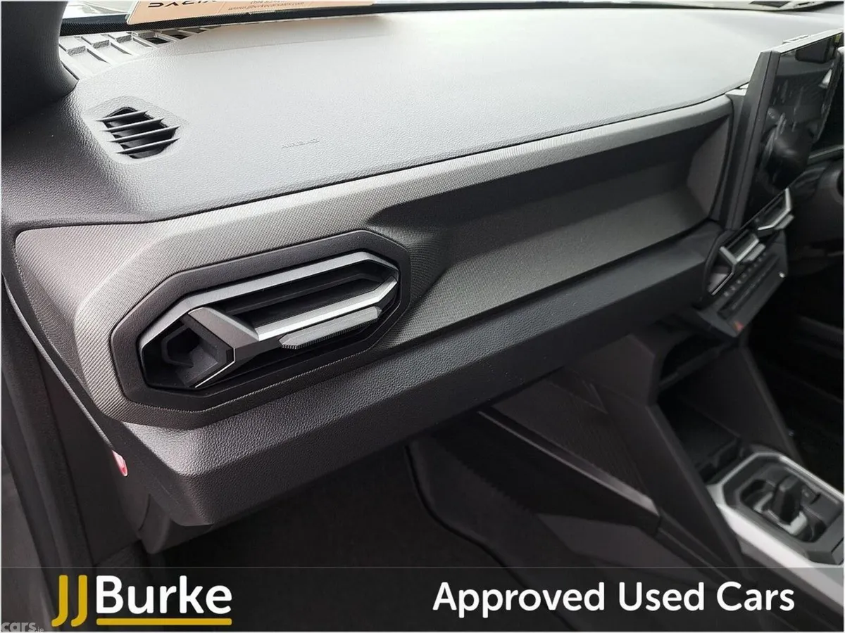 Dacia Duster SUV, Petrol Hybrid, 2026, Grey