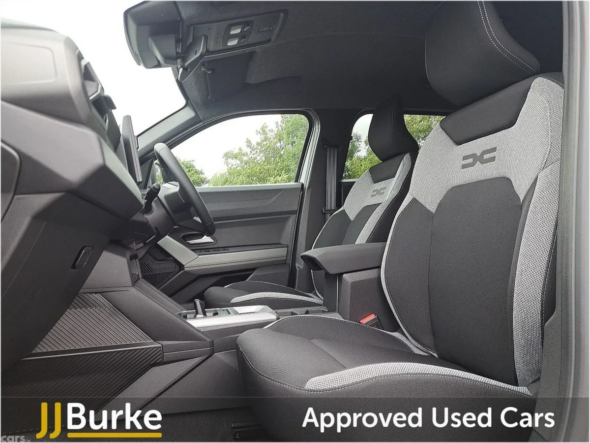 Dacia Duster SUV, Petrol Hybrid, 2026, Grey