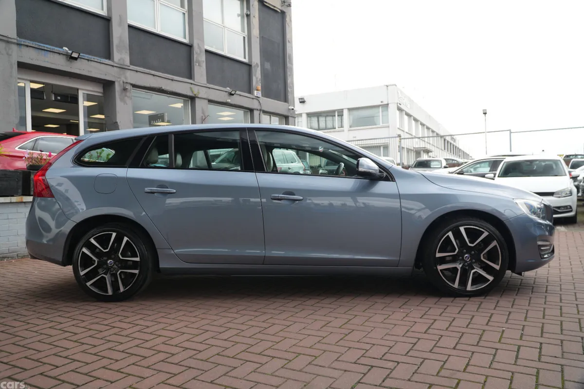 Volvo V60 Estate, Diesel, 2017, Blue