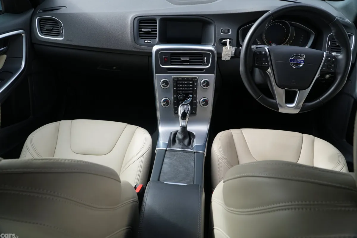 Volvo V60 Estate, Diesel, 2017, Blue