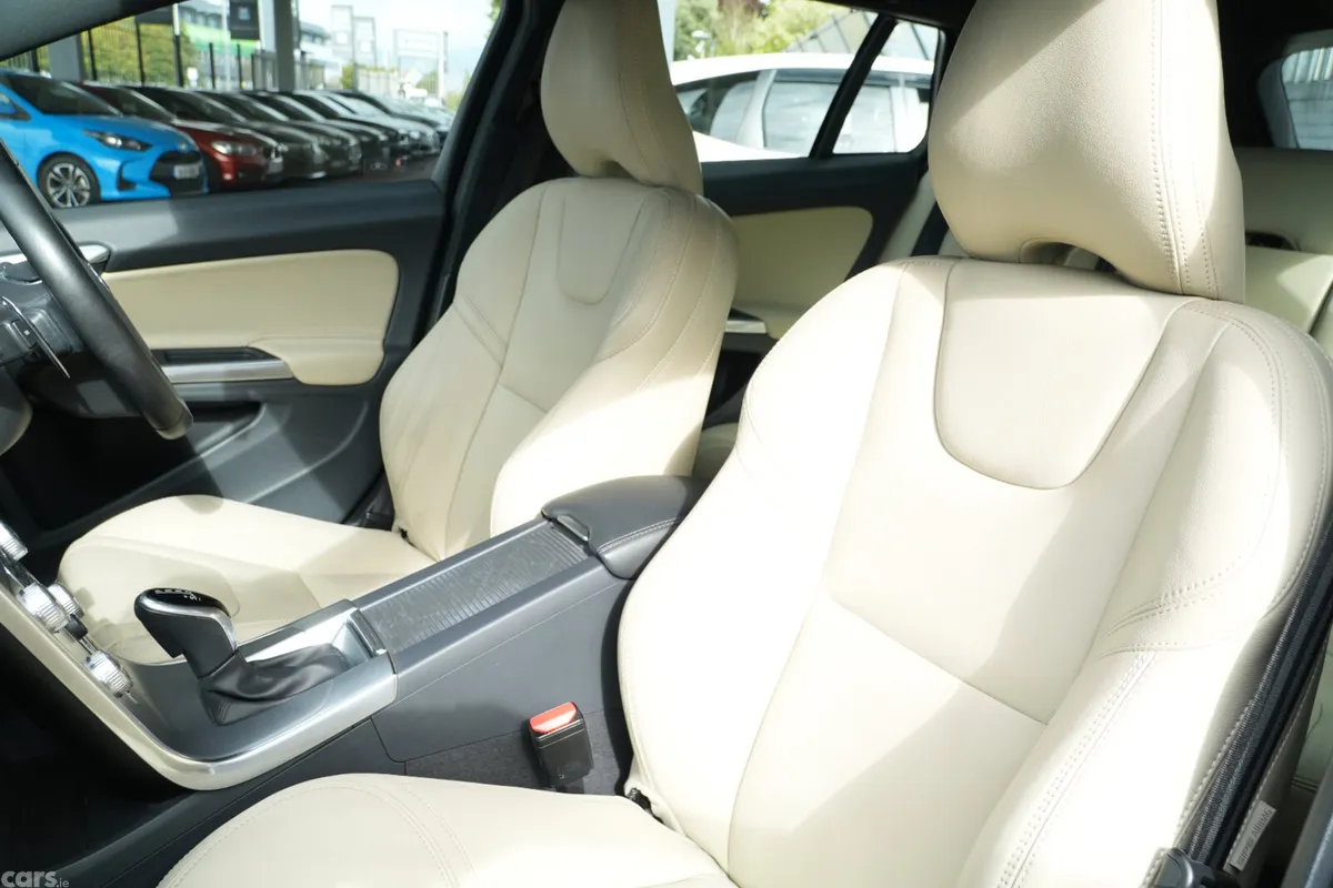Volvo V60 Estate, Diesel, 2017, Blue