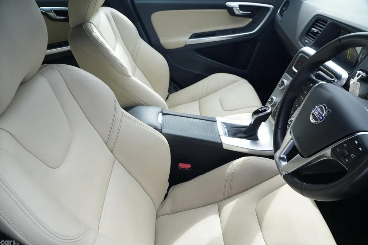 Volvo V60 Estate, Diesel, 2017, Blue