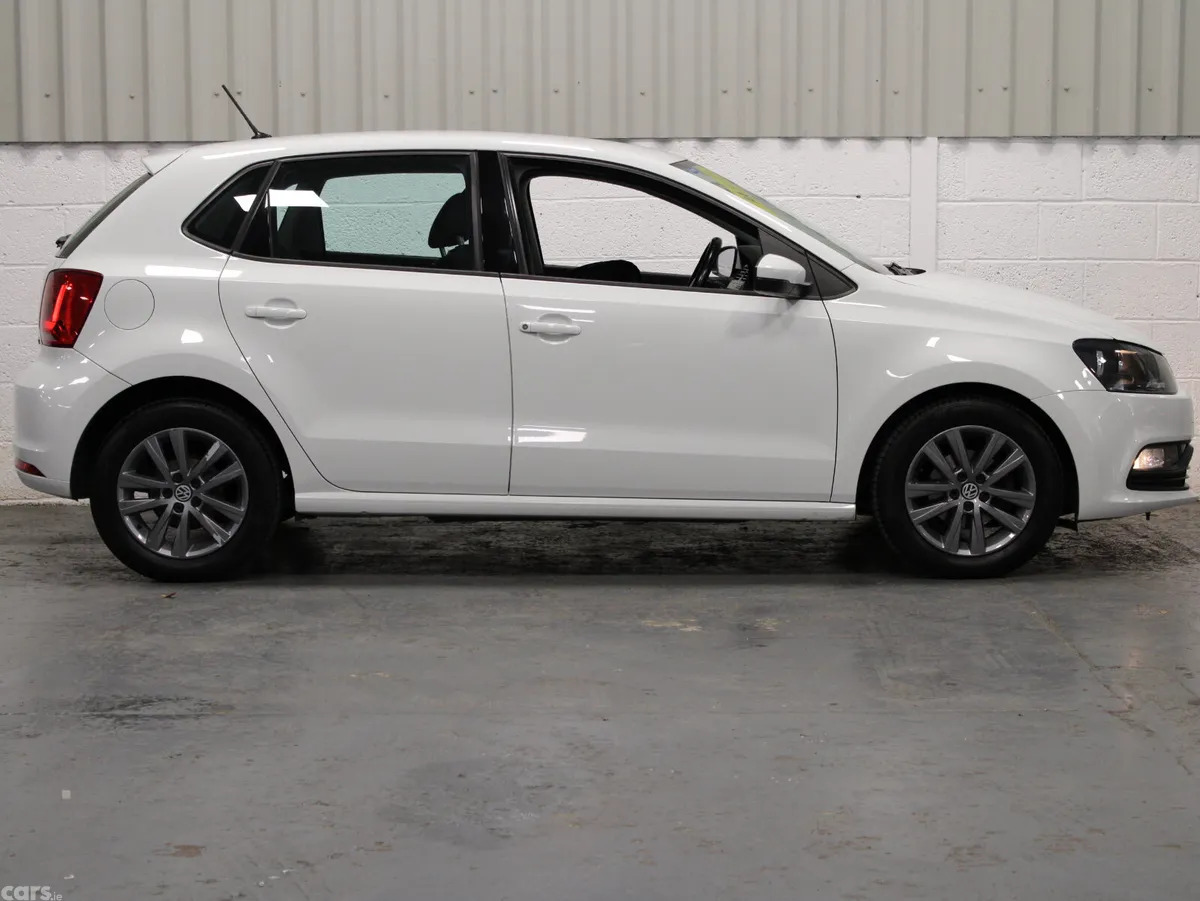 Volkswagen Polo Hatchback, Petrol, 2017, White
