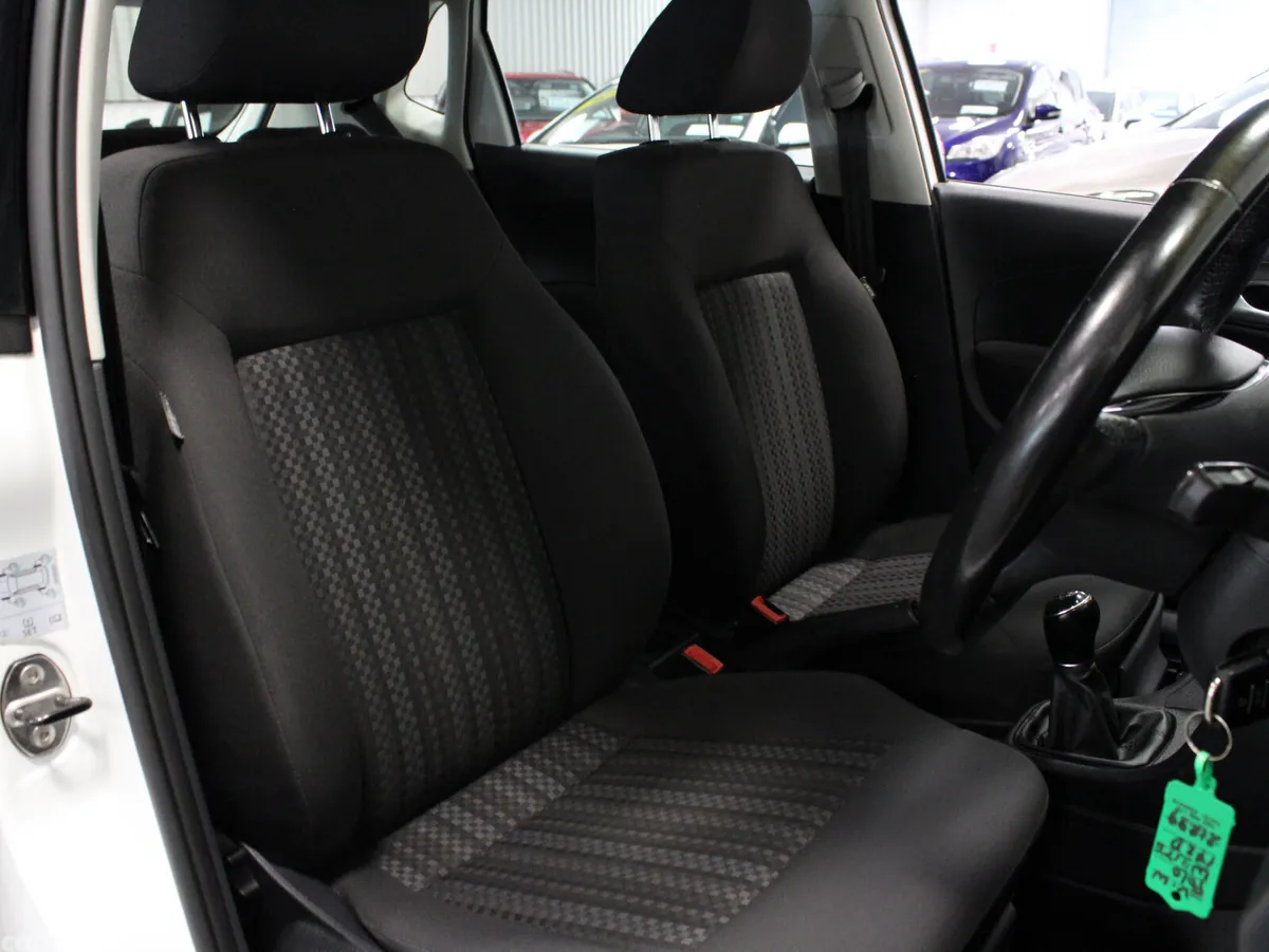 Volkswagen Polo Hatchback, Petrol, 2017, White