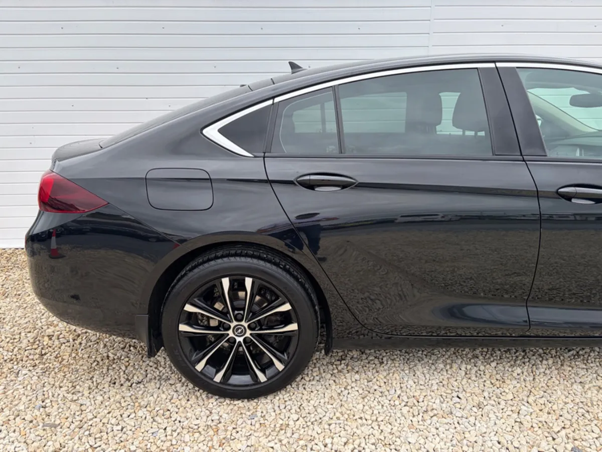 Opel Insignia Hatchback, Diesel, 2022, Black