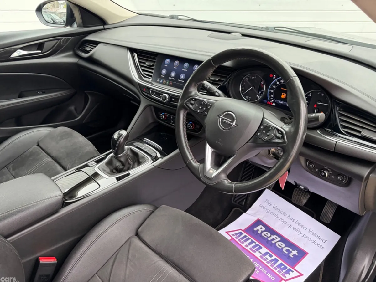 Opel Insignia Hatchback, Diesel, 2022, Black