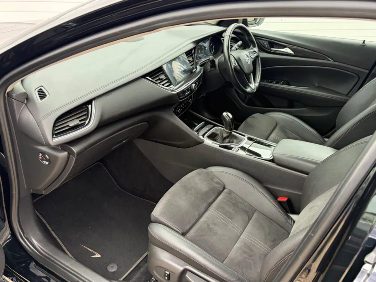 Opel Insignia Hatchback, Diesel, 2022, Black