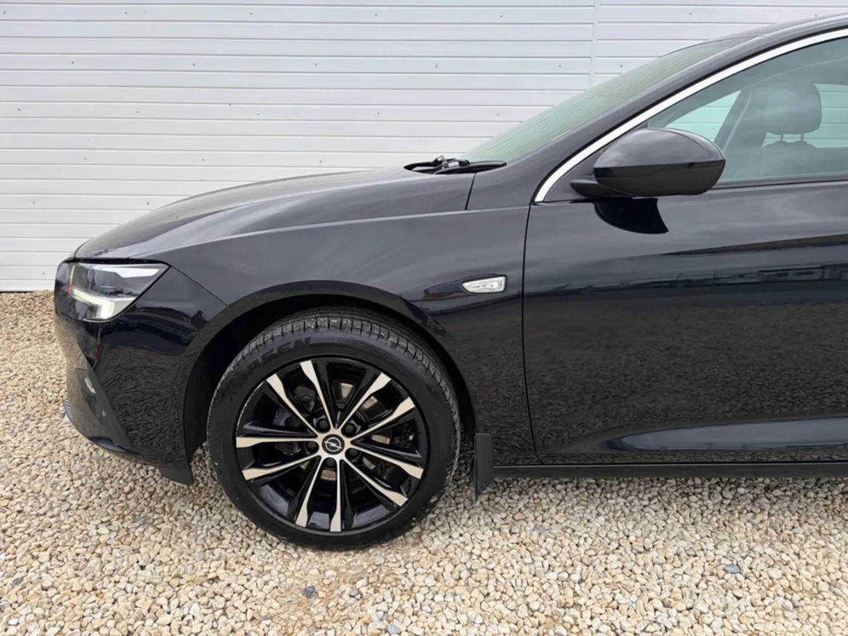 Opel Insignia Hatchback, Diesel, 2022, Black