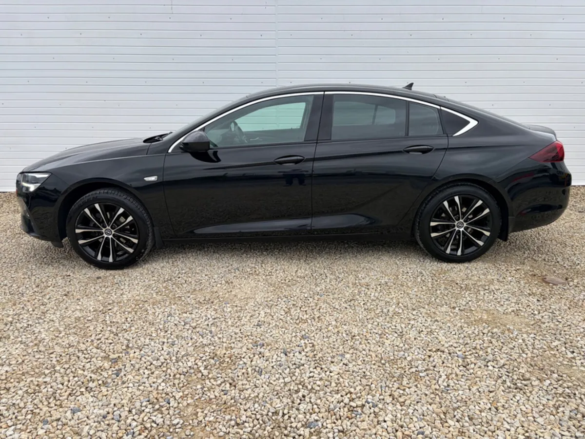 Opel Insignia Hatchback, Diesel, 2022, Black