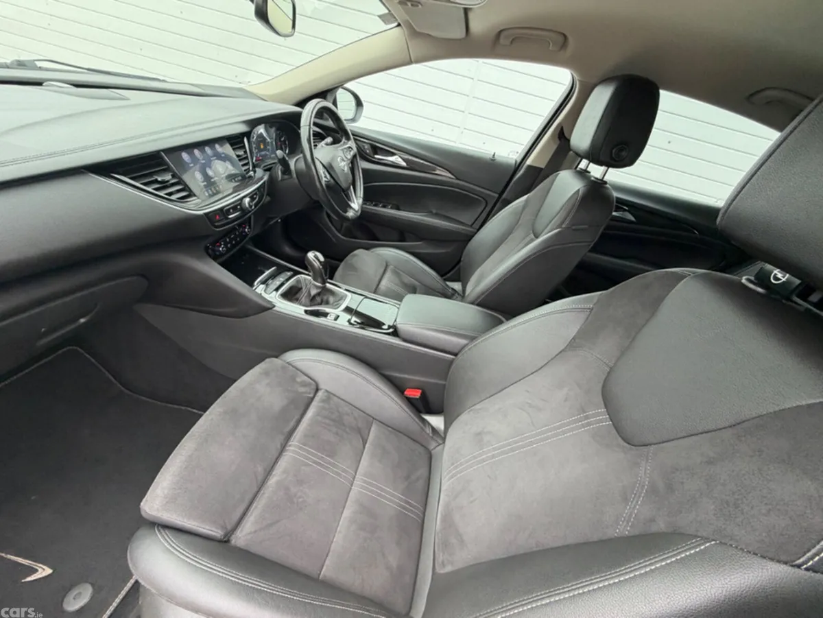 Opel Insignia Hatchback, Diesel, 2022, Black