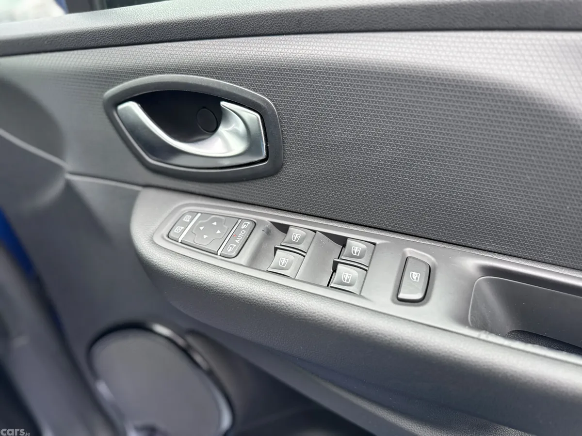 Renault Clio Hatchback, Petrol, 2019, Blue