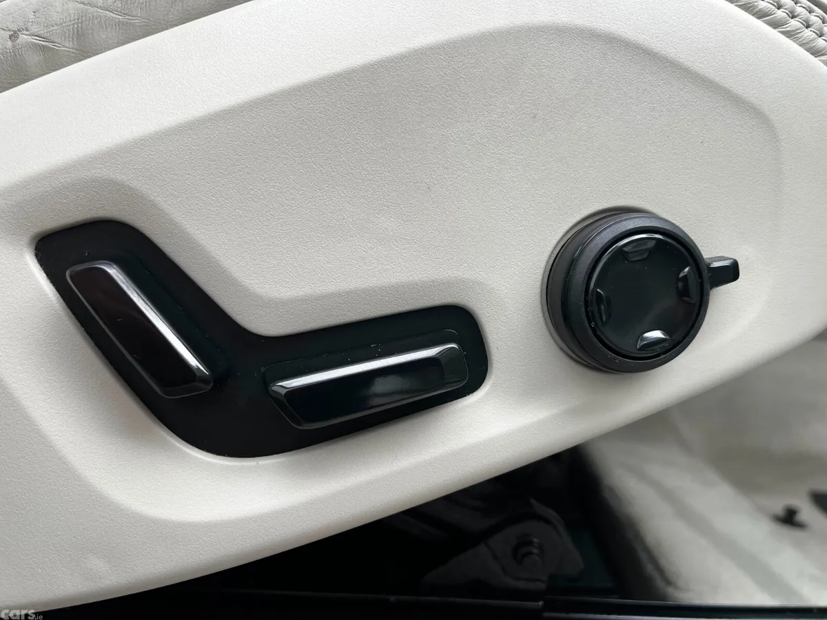 Volvo XC60 SUV, Diesel, 2018, White