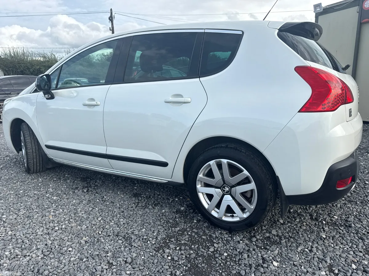 Peugeot 3008 MPV, Diesel Hybrid, 2012, White