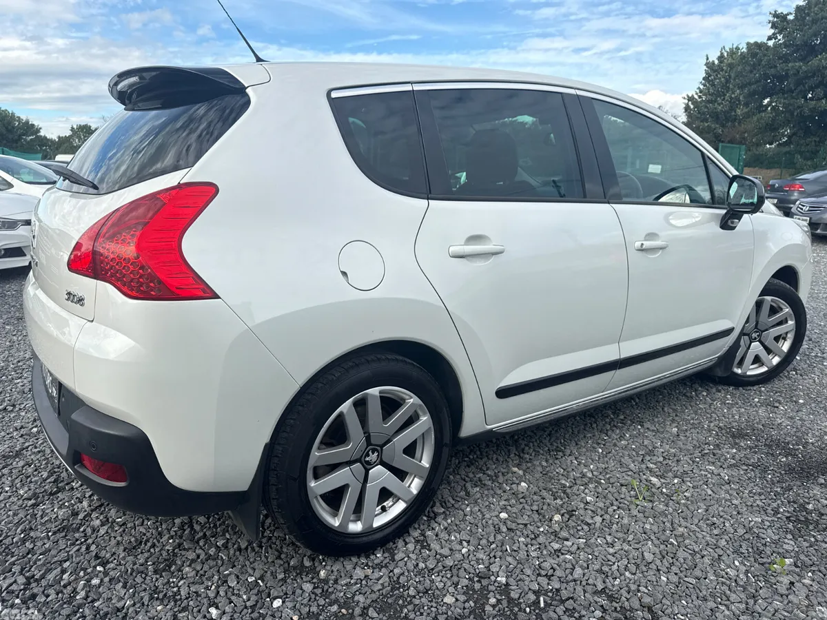 Peugeot 3008 MPV, Diesel Hybrid, 2012, White