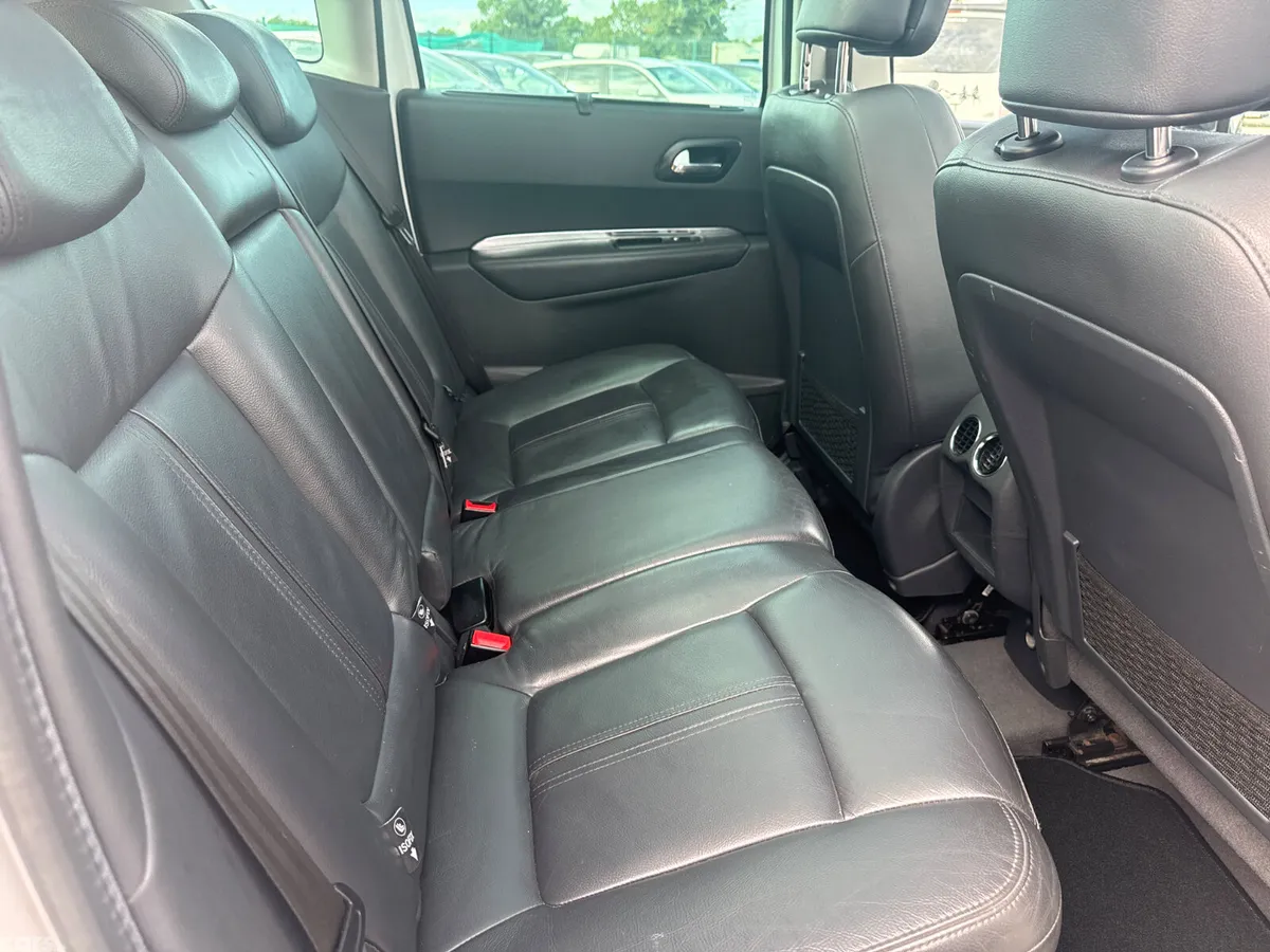 Peugeot 3008 MPV, Diesel Hybrid, 2012, White