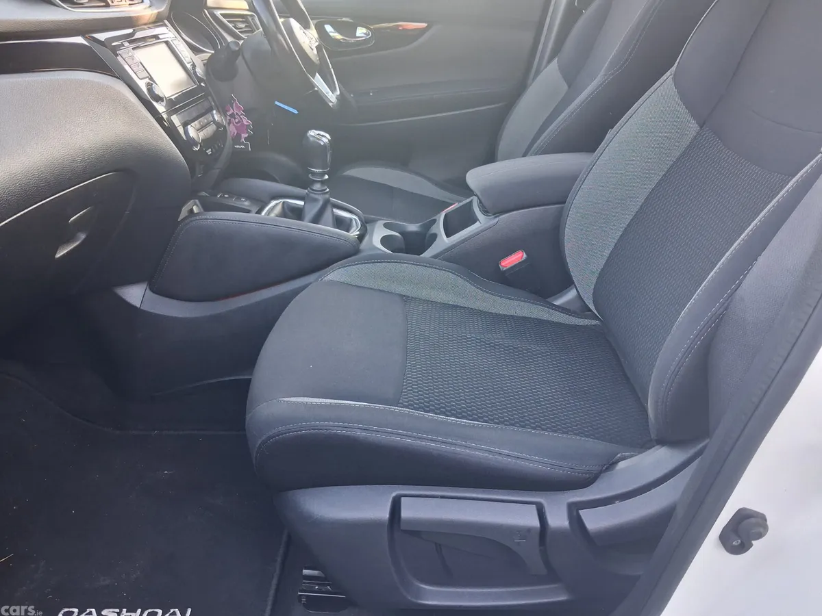 Nissan Qashqai SUV, Diesel, 2017, White