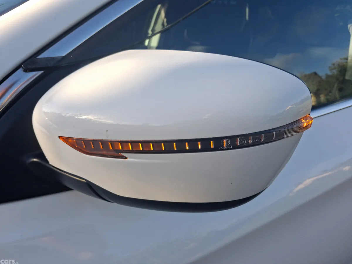 Nissan Qashqai SUV, Diesel, 2017, White
