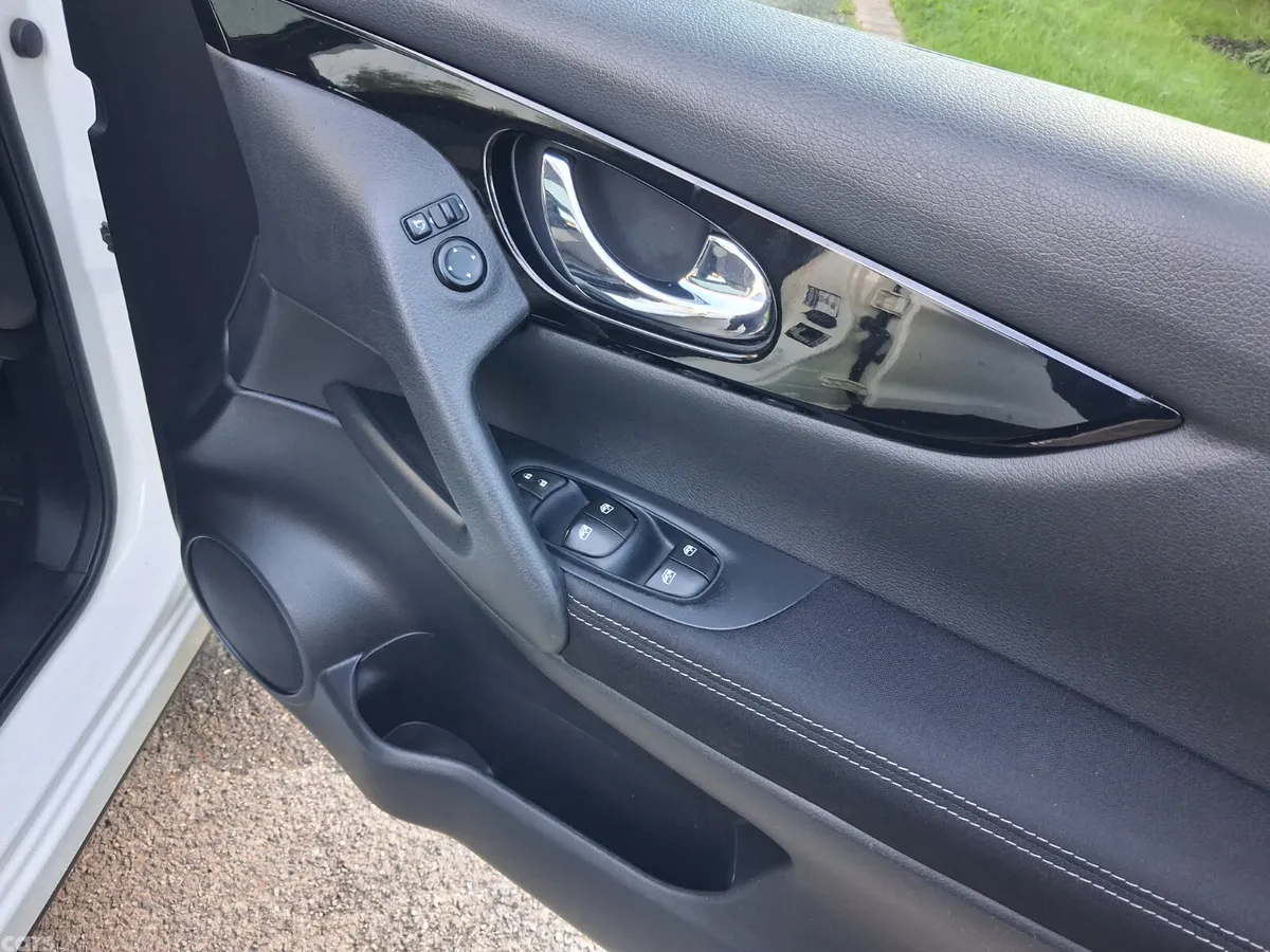 Nissan Qashqai SUV, Diesel, 2017, White