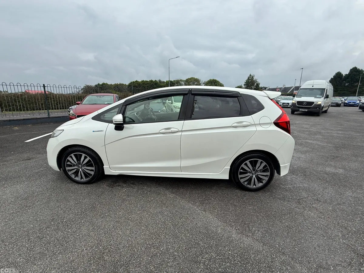 Honda Fit Hatchback, Petrol Hybrid, 2013, White
