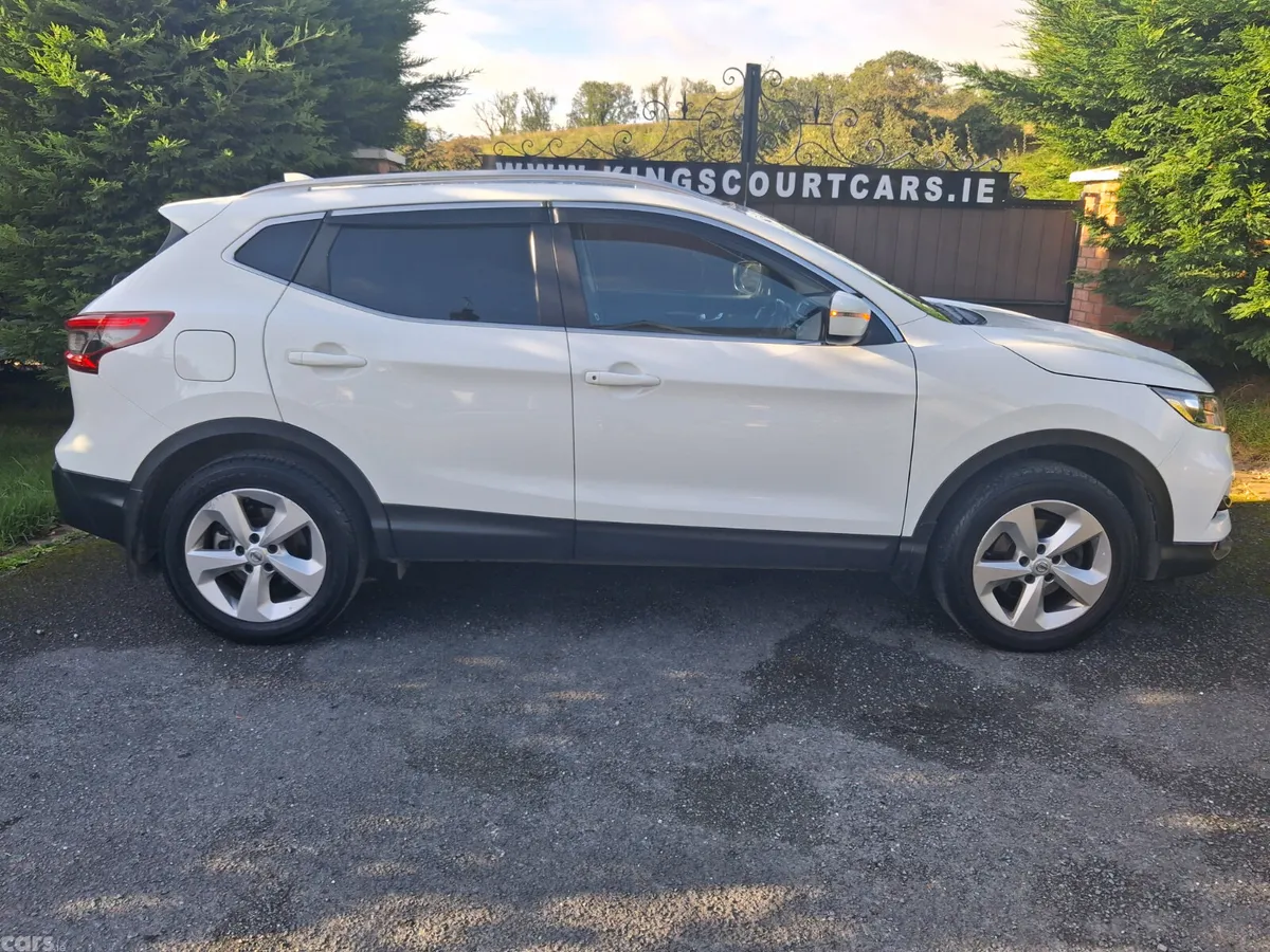 Nissan Qashqai SUV, Diesel, 2017, White