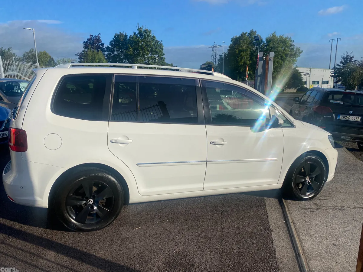 Volkswagen Touran MPV, Petrol, 2013, White