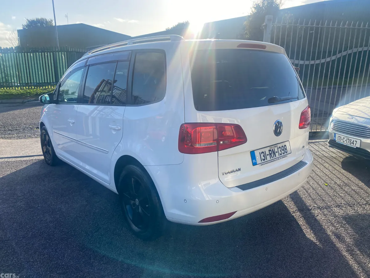 Volkswagen Touran MPV, Petrol, 2013, White