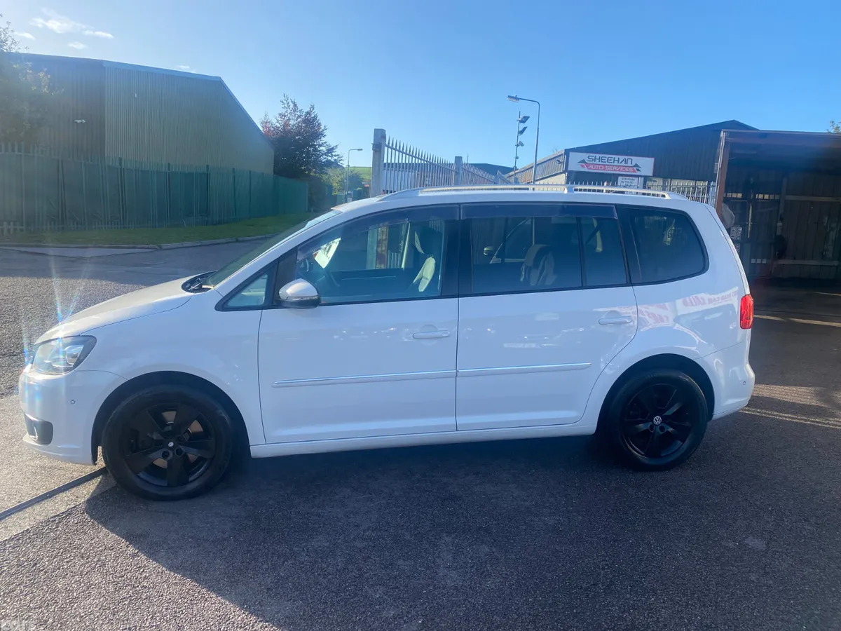 Volkswagen Touran MPV, Petrol, 2013, White
