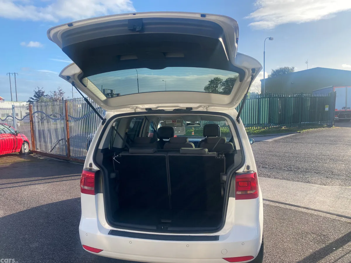 Volkswagen Touran MPV, Petrol, 2013, White