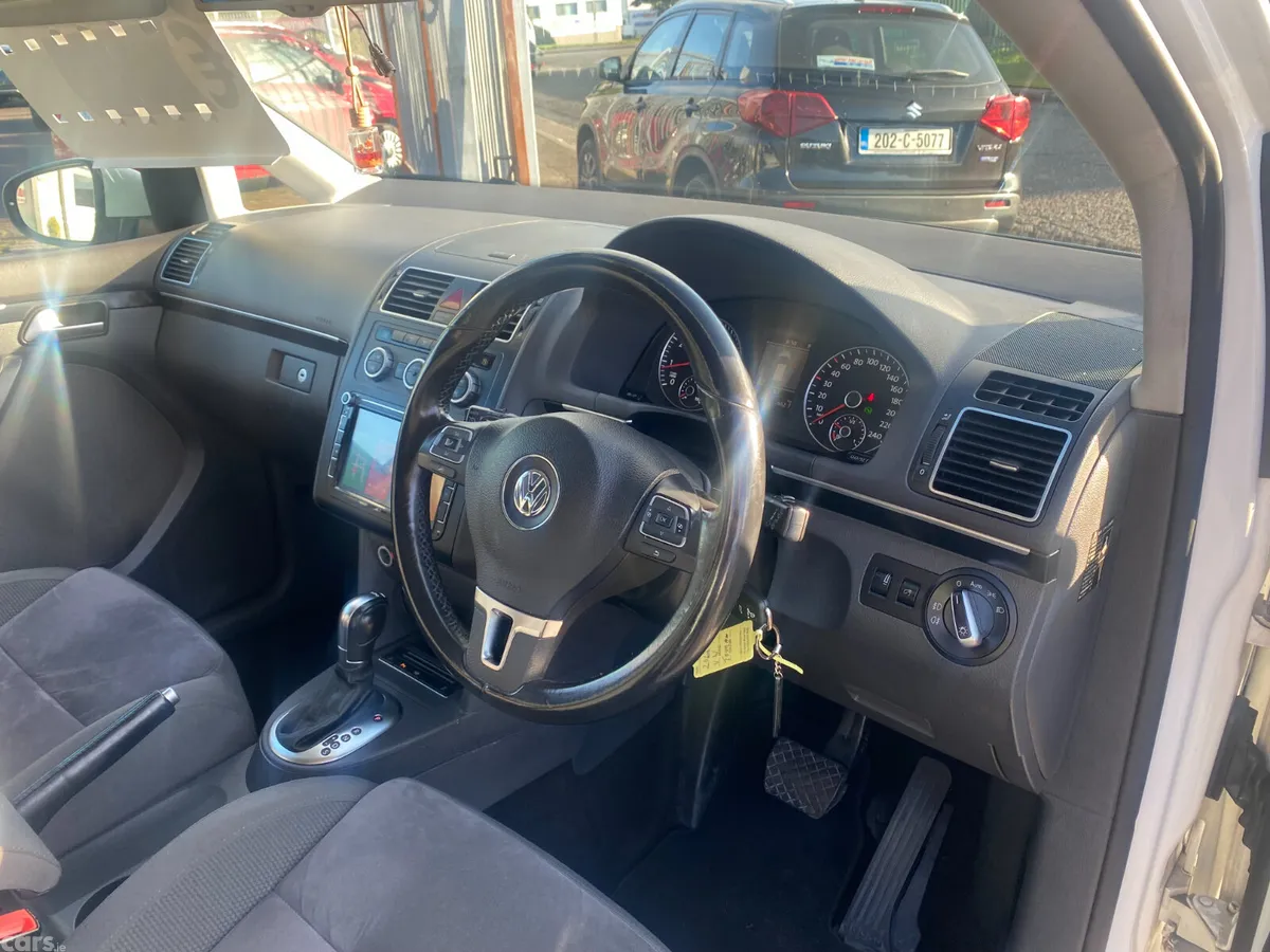 Volkswagen Touran MPV, Petrol, 2013, White