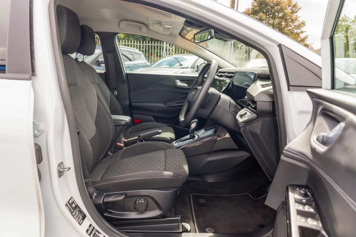 Ford Puma MPV, Petrol Hybrid, 2024, White