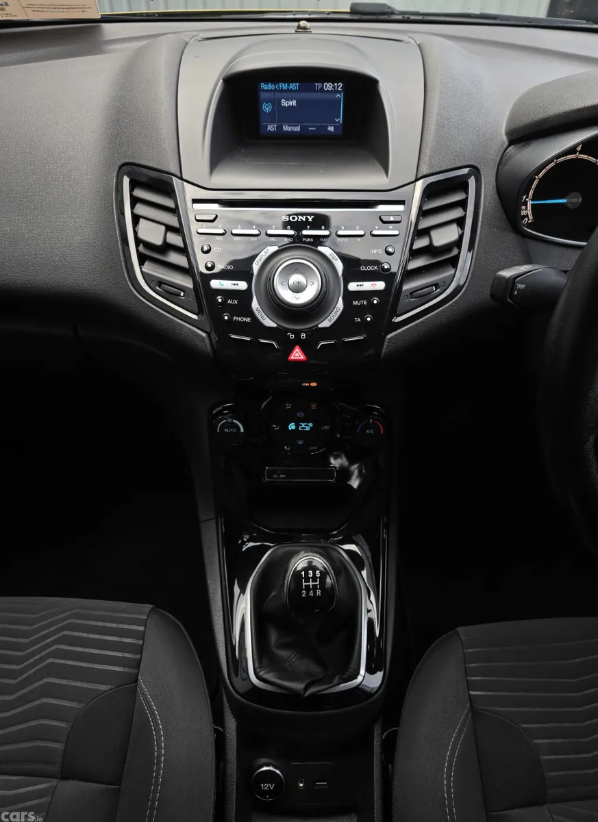 Ford Fiesta Hatchback, Petrol, 2014, Yellow