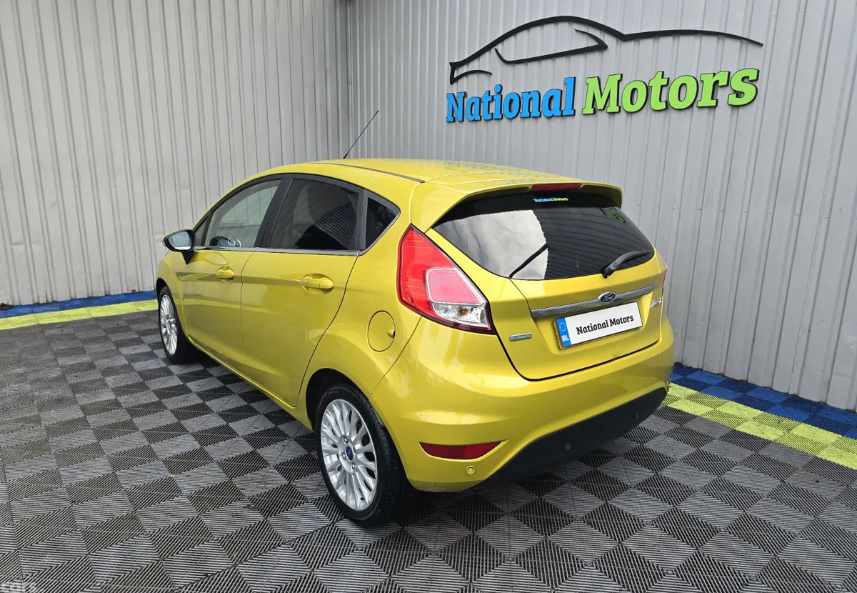 Ford Fiesta Hatchback, Petrol, 2014, Yellow