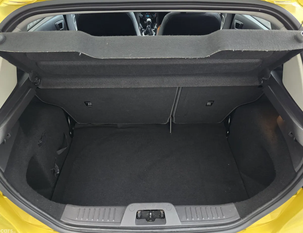 Ford Fiesta Hatchback, Petrol, 2014, Yellow