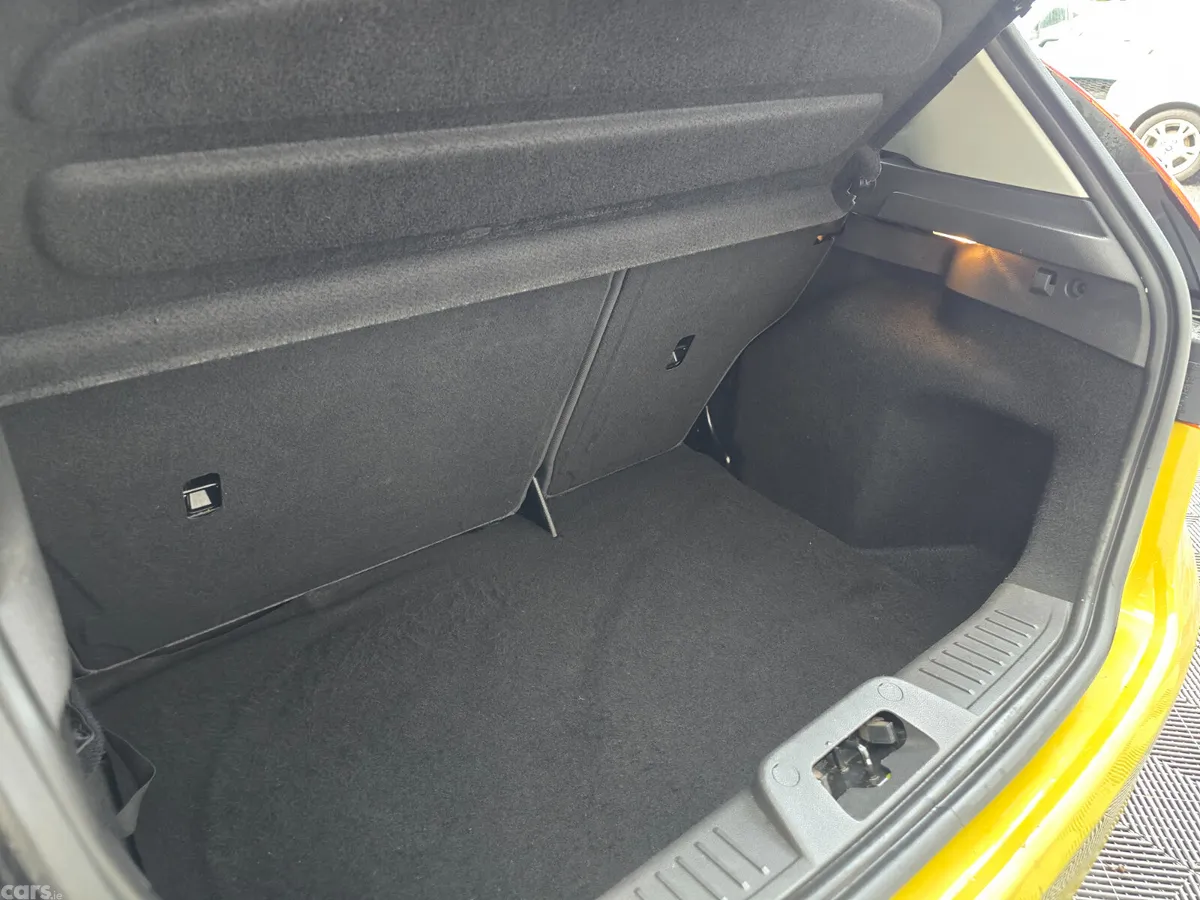 Ford Fiesta Hatchback, Petrol, 2014, Yellow