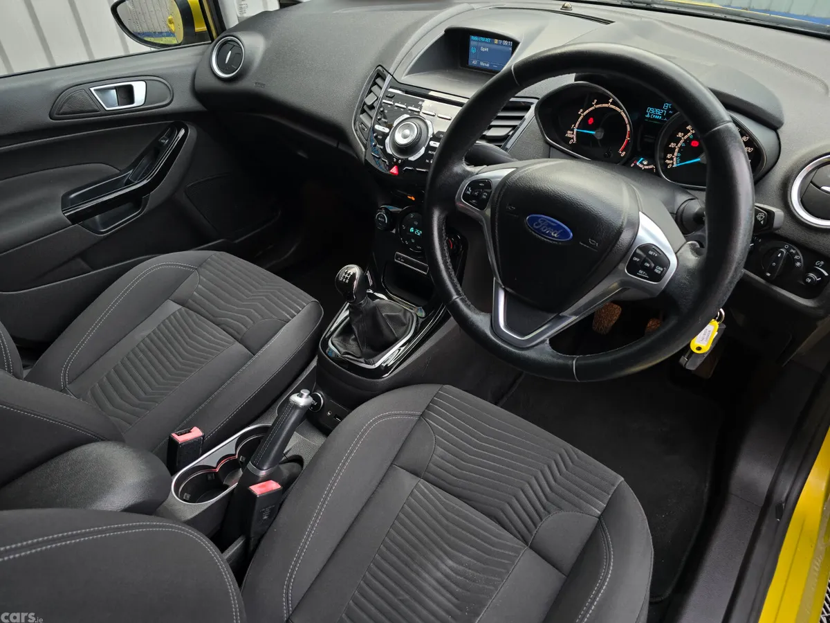 Ford Fiesta Hatchback, Petrol, 2014, Yellow
