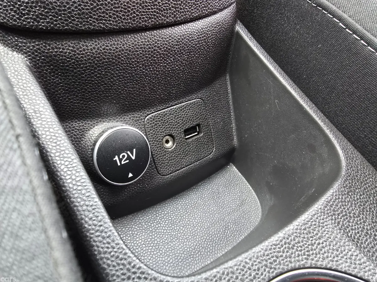 Ford Fiesta Hatchback, Petrol, 2014, Yellow