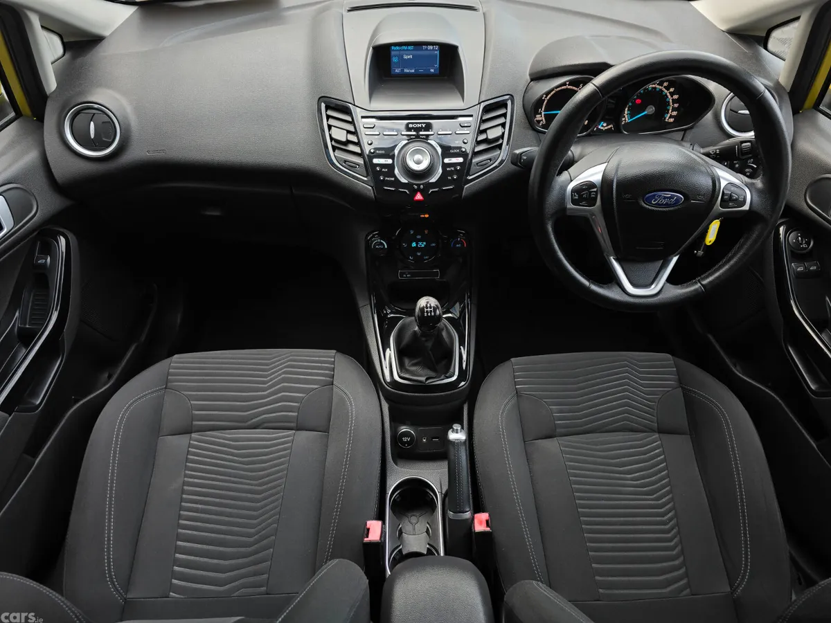 Ford Fiesta Hatchback, Petrol, 2014, Yellow
