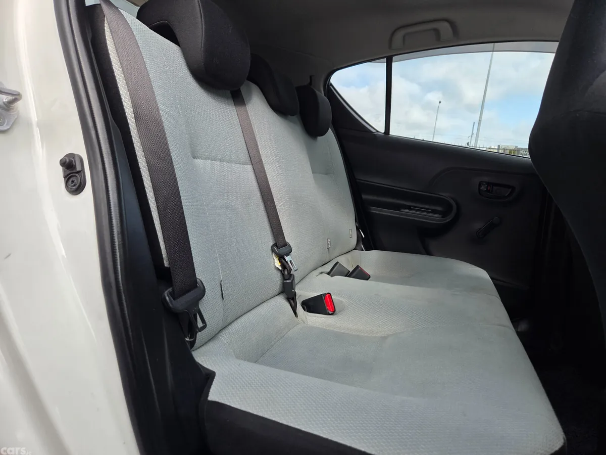 Toyota Aqua Hatchback, Petrol Hybrid, 2017, White