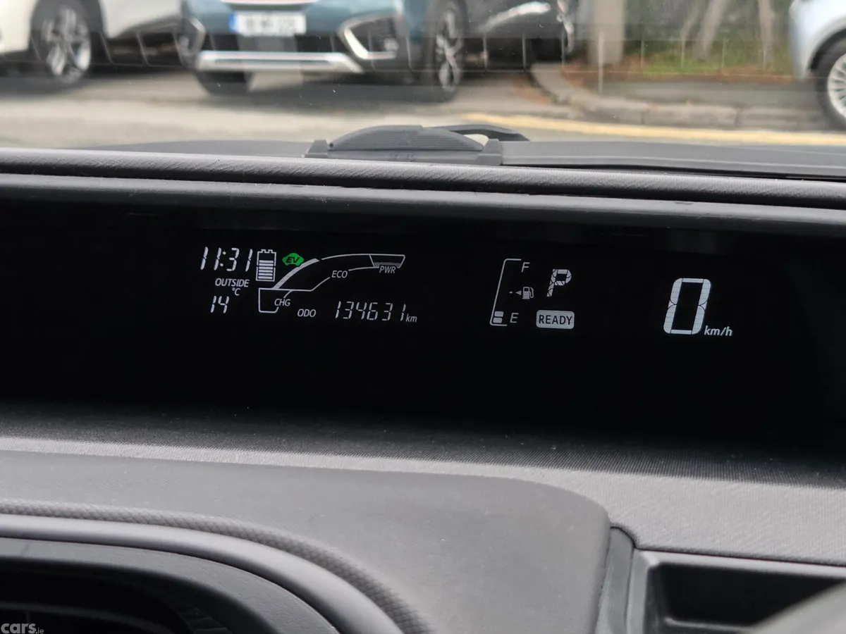 Toyota Aqua Hatchback, Petrol Hybrid, 2017, White