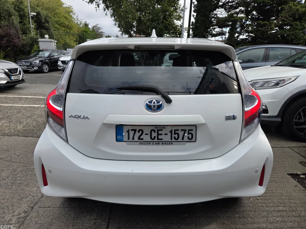 Toyota Aqua Hatchback, Petrol Hybrid, 2017, White
